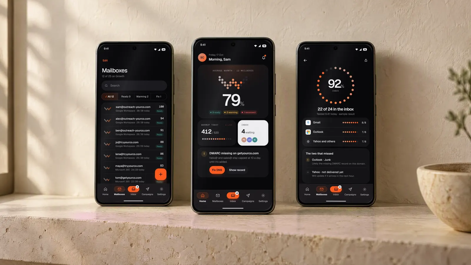 Three Android screens standing side by side: mailboxes, home and a placement result. Design renders with sample data.