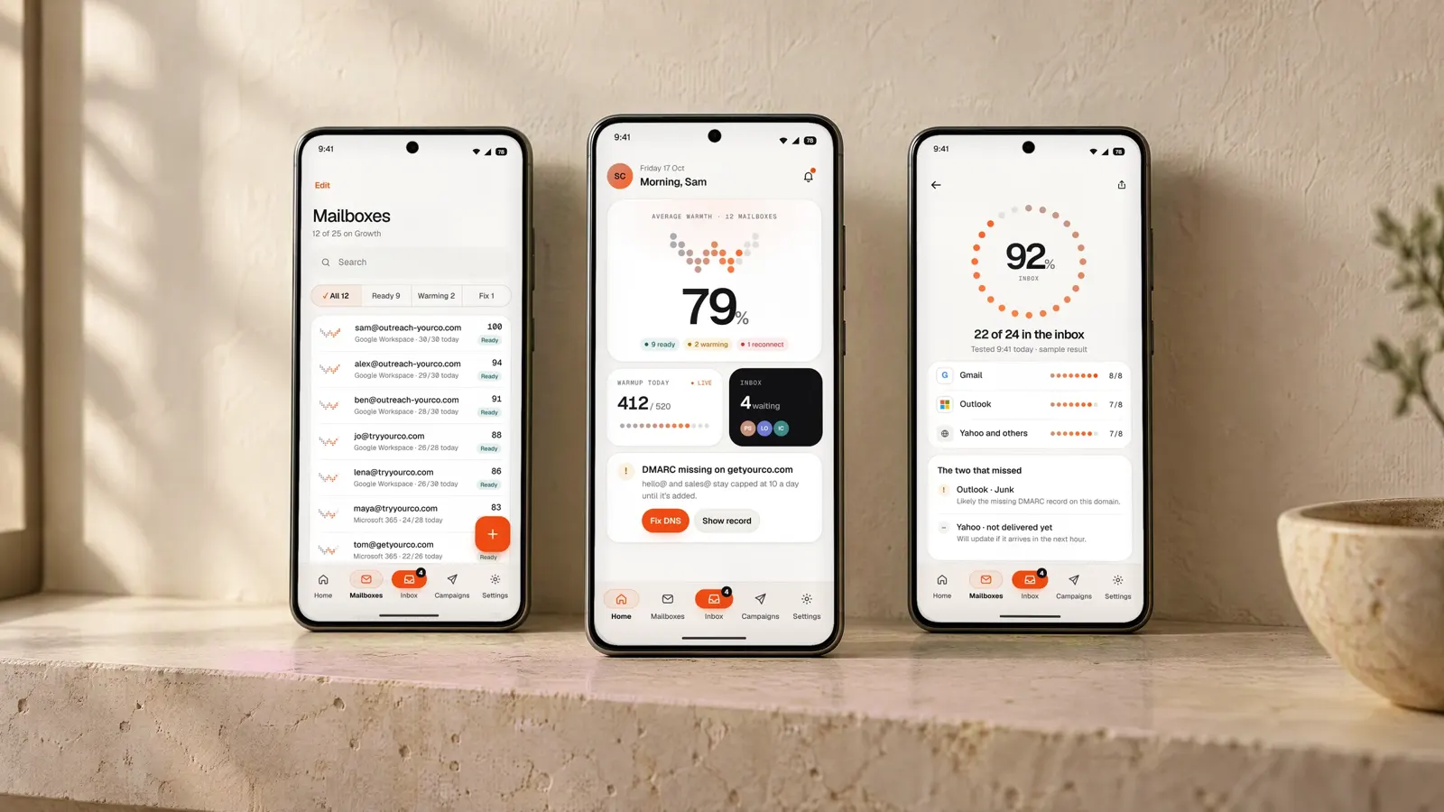 Three Android screens standing side by side: mailboxes, home and a placement result. Design renders with sample data.